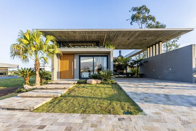 Casa com 4 dormitórios
