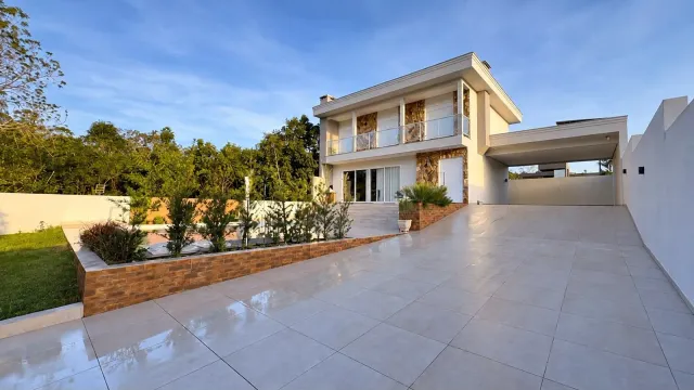 Casa com 4 dormitórios
