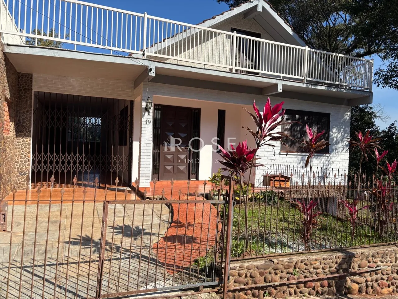 Casa com 4 dormitórios, foto 1