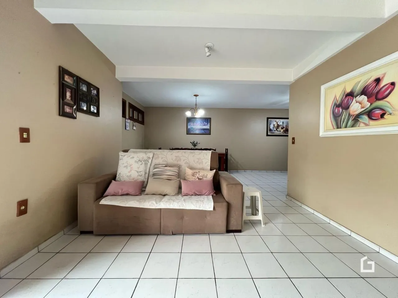 Casa com 4 dormitórios, foto 1