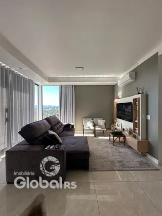 Sala de estar com sofá e televisão em um apartamento.