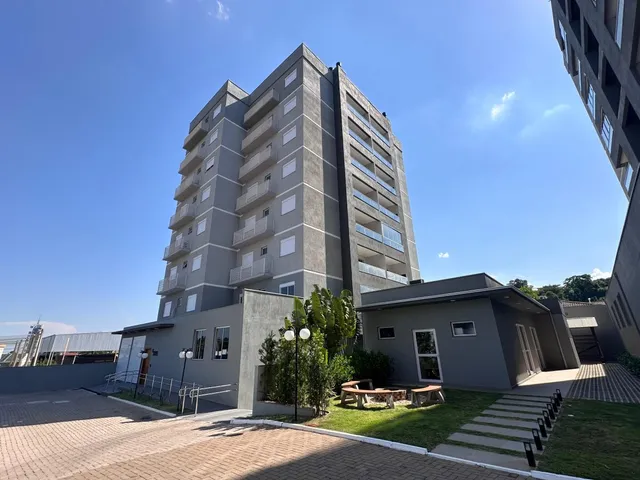 Fachada de um prédio residencial moderno em Lajeado, Brasil.
