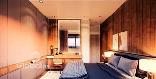 Quarto com cabeceira e painéis de madeira.