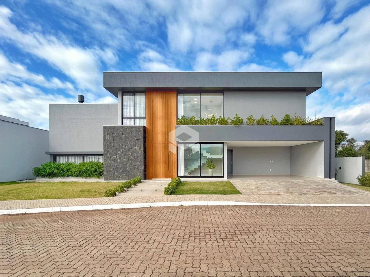 Fachada moderna de uma residência em Lajeado, Brasil.