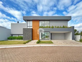 Fachada moderna de uma residência em Lajeado, Brasil.