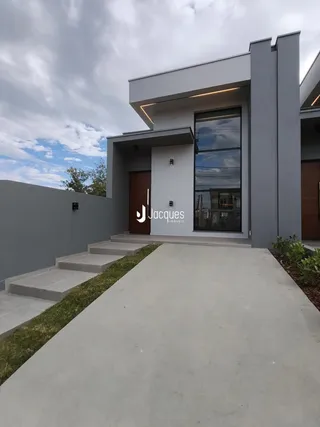 Fachada moderna de uma residência em Lajeado, Brasil.