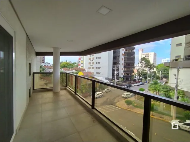 Varanda com vista para a rua em Lajeado.