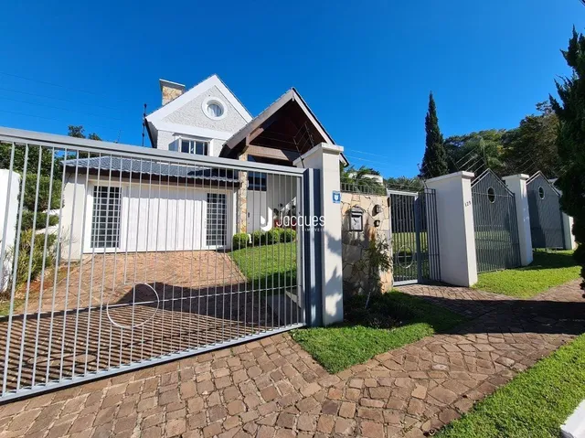 Casa com 4 dormitórios