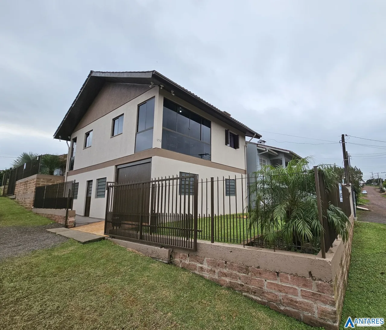 Casa com 4 dormitórios, foto 1