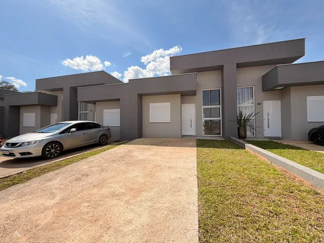 Casa geminada com 2 dormitórios