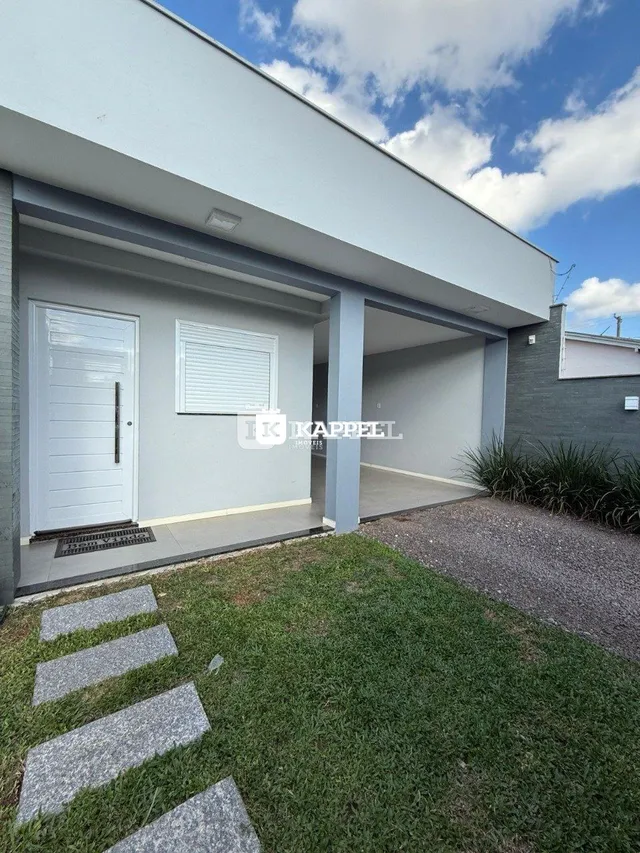 Fachada externa de uma residência moderna em Lajeado, Brasil.