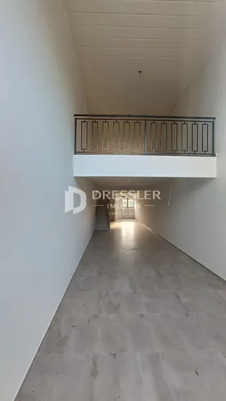 Corredor interno de um imóvel em Lajeado, Brasil.