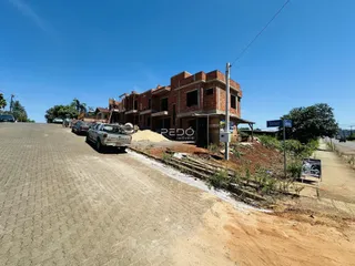 Vista da fachada de uma construção de tijolos em Lajeado, Brasil.