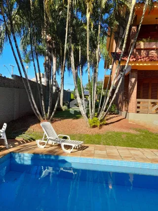 Foto da área da piscina de uma residência em Lajeado.