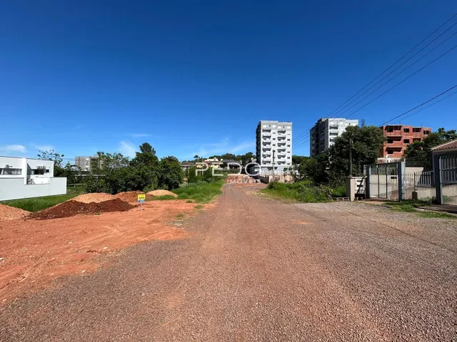 Vista da estrada de terra em frente a uma propriedade residencial em Lajeado.