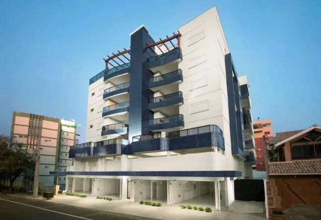Fachada de um prédio residencial moderno com varandas em Lajeado, Brasil.