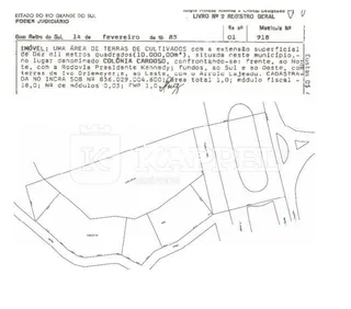 Desenho esquemático de um lote com seus limites e dimensões.
