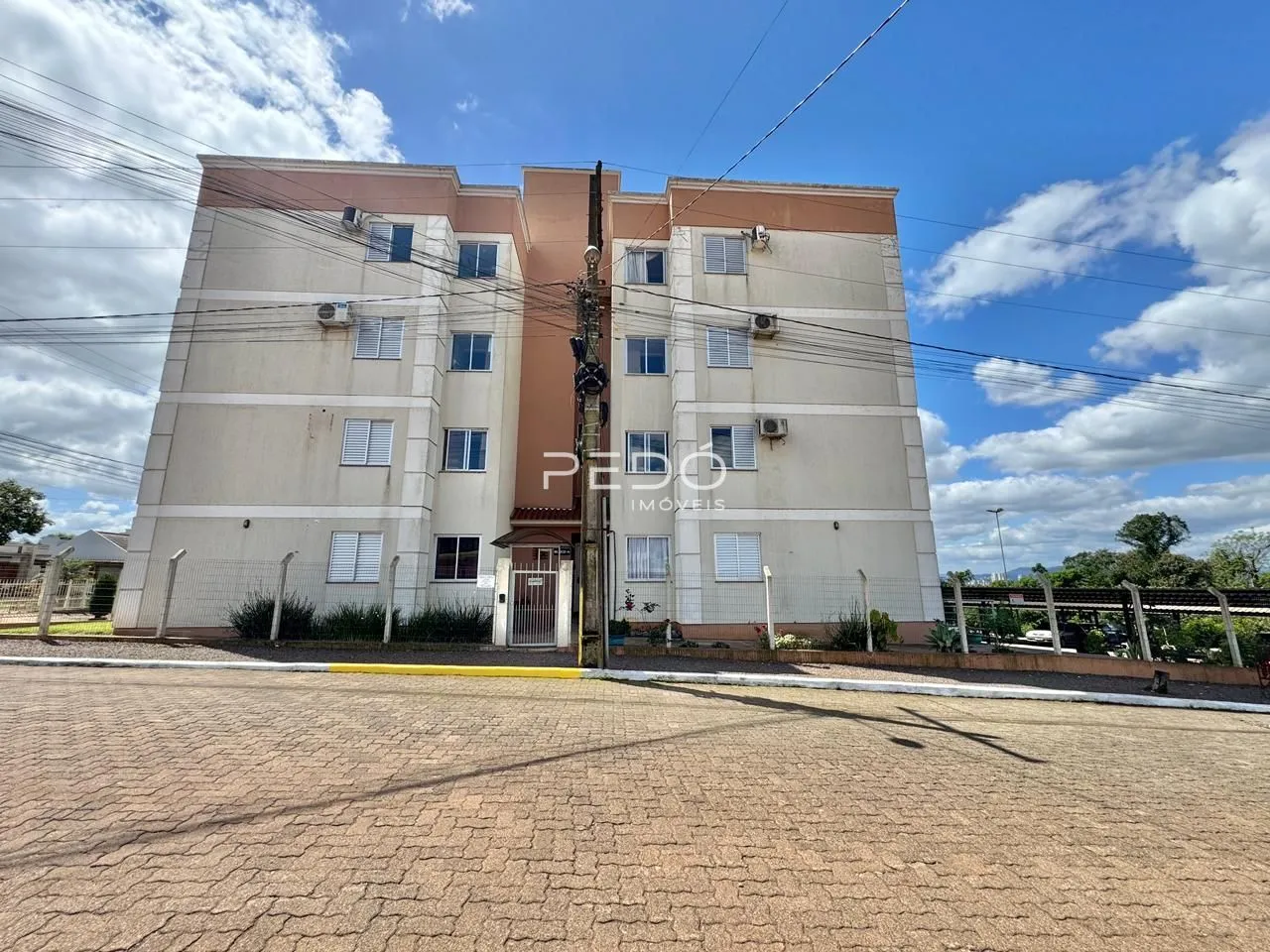 Fachada de um prédio residencial em Lajeado, Brasil.