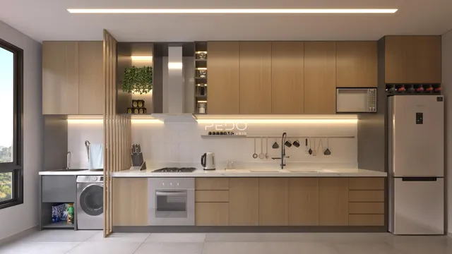 Cozinha moderna com armários de madeira e eletrodomésticos em aço inoxidável.