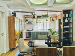 Ambiente de sala de estar e cozinha em um imóvel em Lajeado, Brasil.