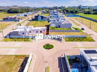 Vista aérea de uma residência com jardim em Lajeado, Brasil.