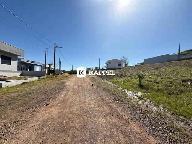 Vista externa de uma estrada de terra em uma propriedade em Lajeado, Brasil.