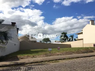 Fachada de uma residência em Lajeado, Brasil, com paisagem externa e rua.