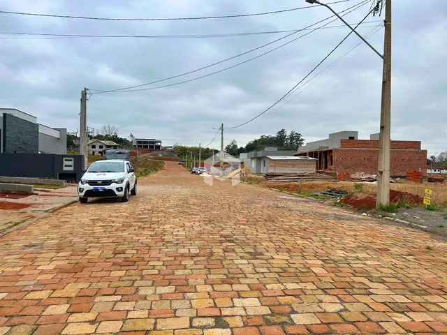 Vista da rua de uma propriedade em construção em Lajeado, Brasil.