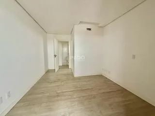 Corredor interno de um imóvel em Lajeado, Brasil.