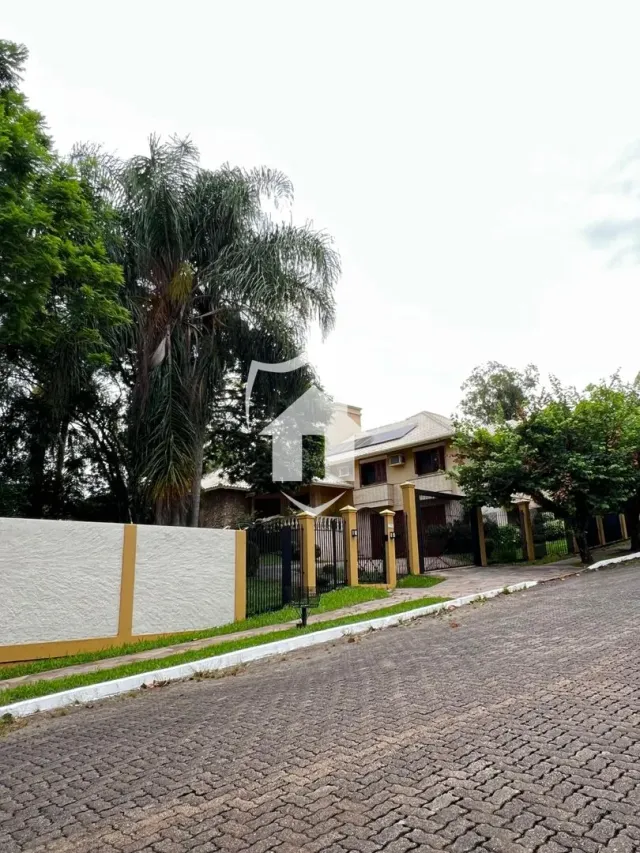 Casa com 6 dormitórios