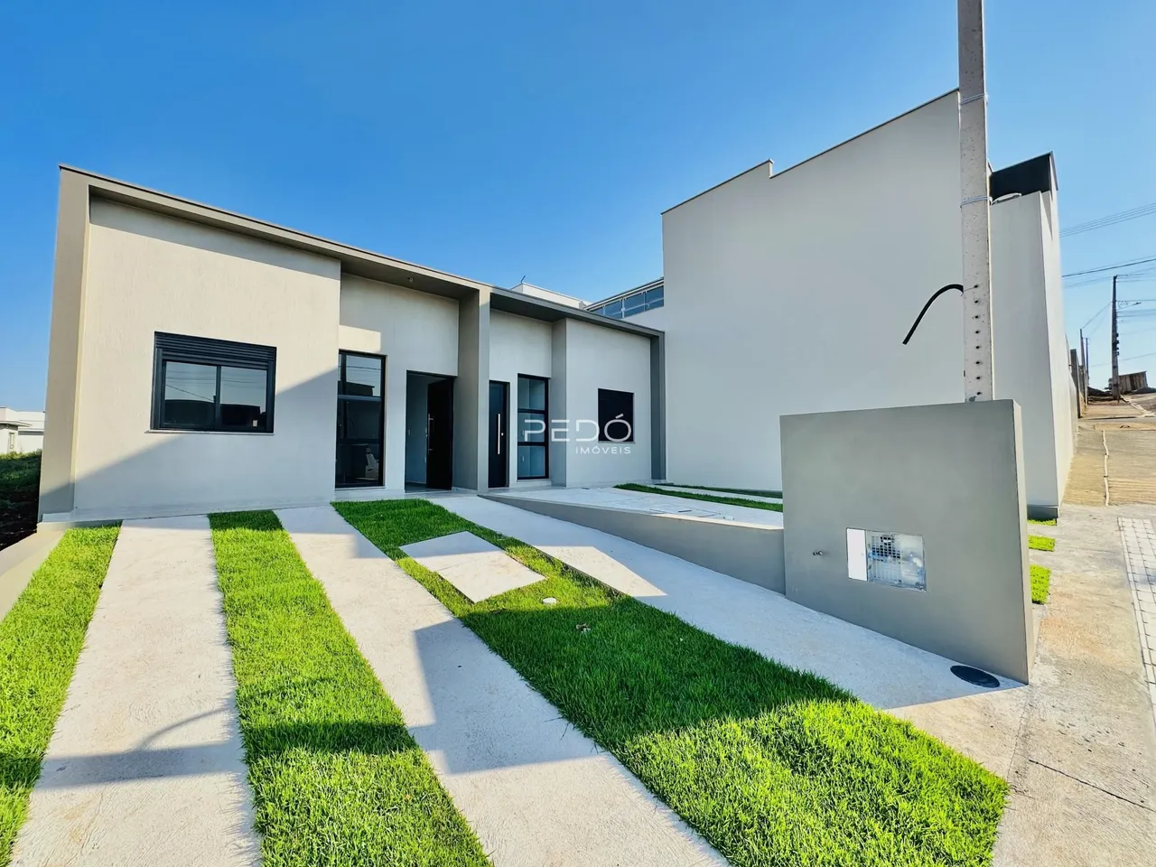 Fachada moderna de uma residência em Lajeado, Brasil.