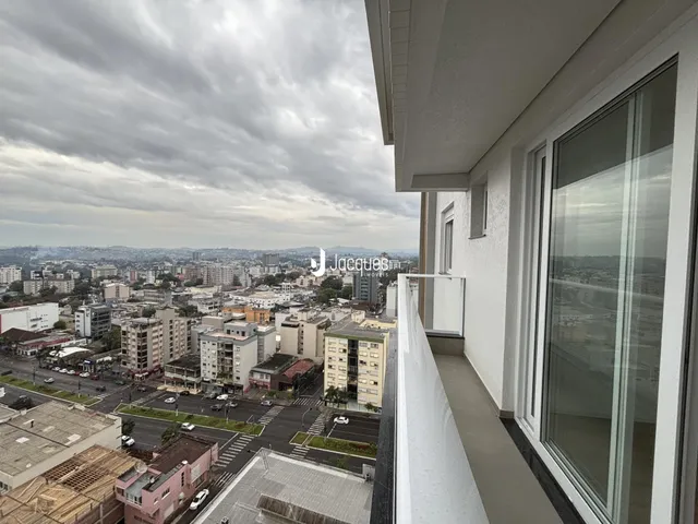 A vista da cidade de Lajeado, Brasil, é visível a partir da varanda.