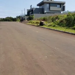 Vista da estrada de acesso a uma propriedade em Lajeado, Brasil.