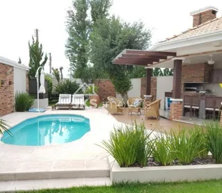 Casa com 4 dormitórios, foto 1