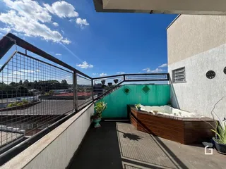 Vista de uma varanda com grade de segurança em Lajeado, Brasil.