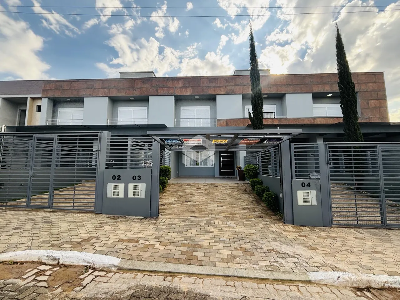 Fachada de um imóvel residencial em Lajeado, Brasil.