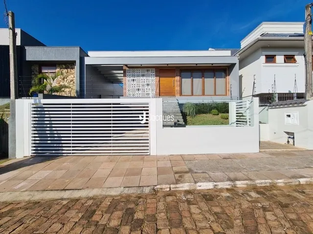 Fachada moderna de uma residência em Lajeado, Brasil.