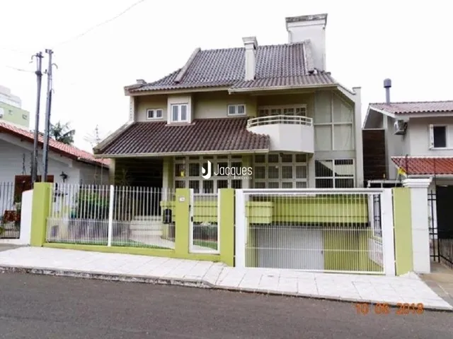 Casa com 6 dormitórios