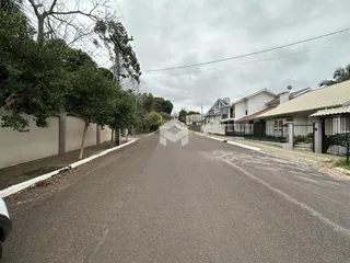 Vista da rua com casas em Lajeado, Brasil.