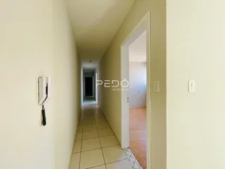 Corredor interno de um imóvel em Lajeado, Brasil.