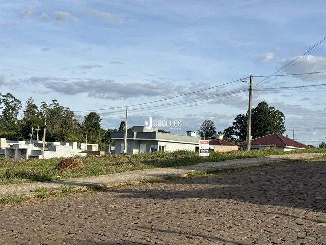 Foto da fachada de uma construção em Lajeado, Brasil.