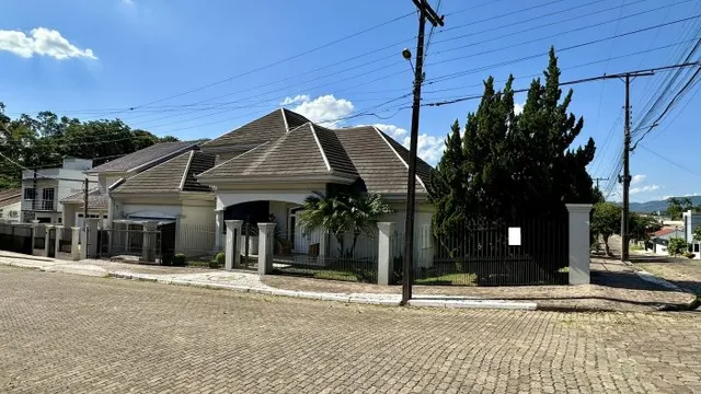 Casa com 5 dormitórios