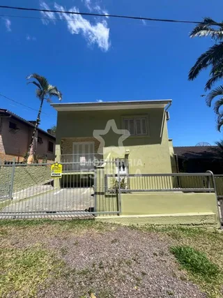 Casa com 4 dormitórios