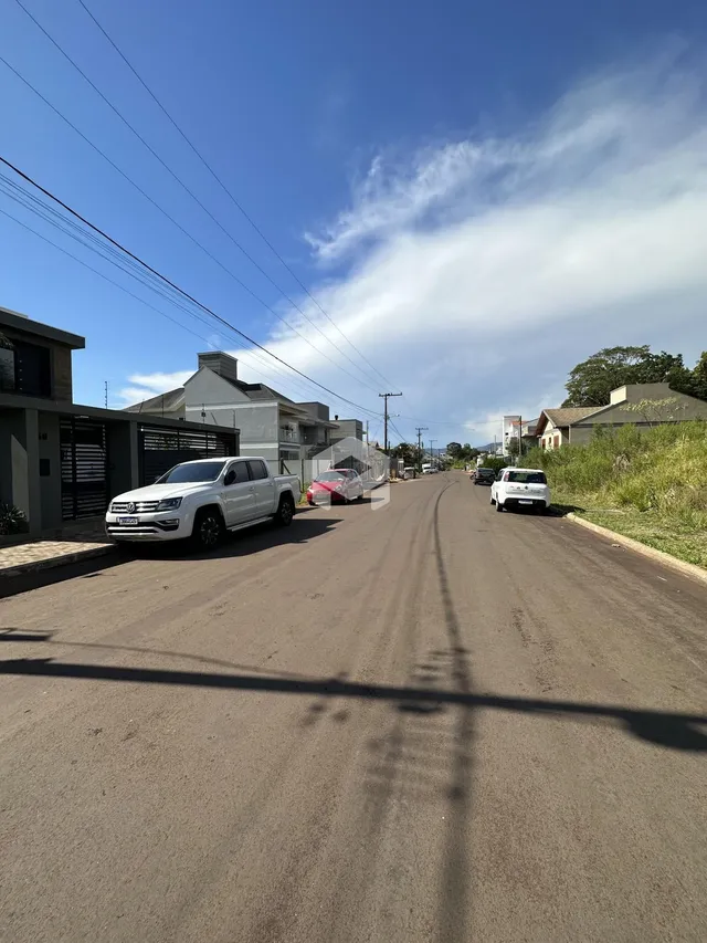 Vista da rua com residências em Lajeado, Brasil.