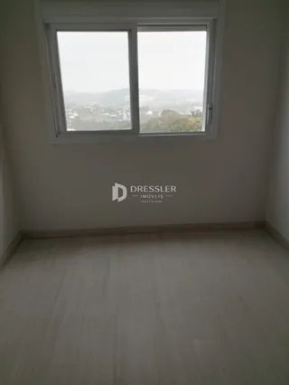 Vista da janela de uma sala de estar em um imóvel no Brasil.