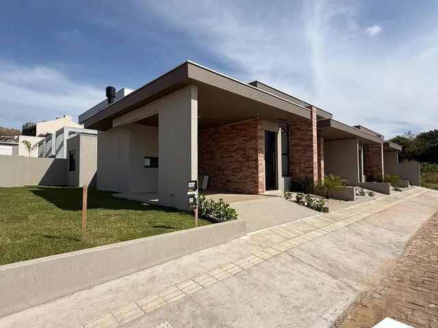 Casa geminada com 2 dormitórios