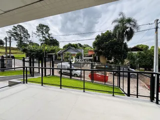 Vista externa da propriedade em Lajeado, Brasil, com cerca e paisagem.