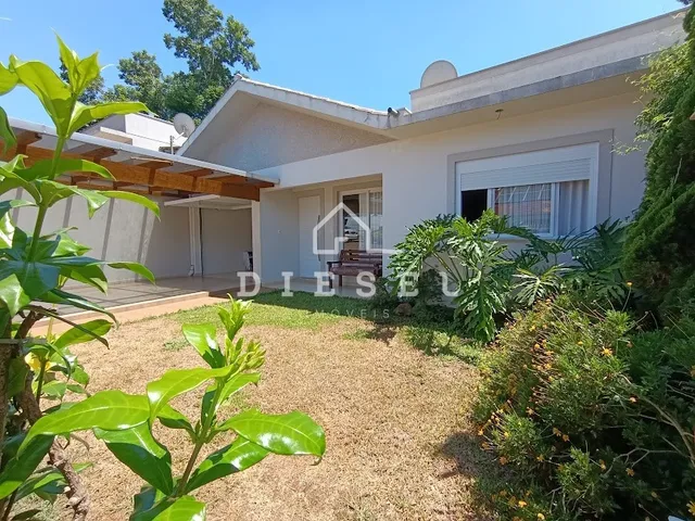 Casa com 4 dormitórios