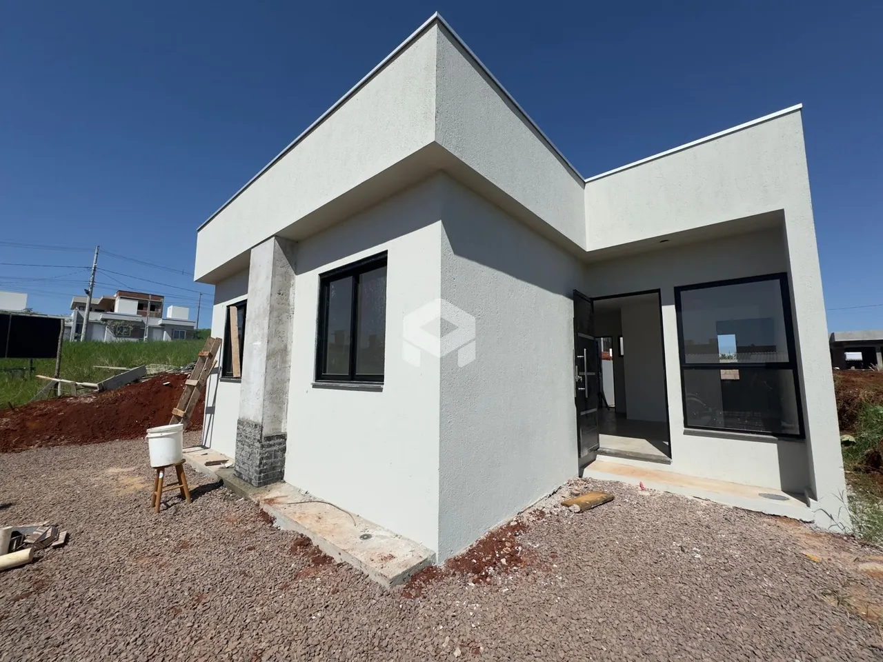 Fachada externa de uma casa em construção em Lajeado, Brasil.