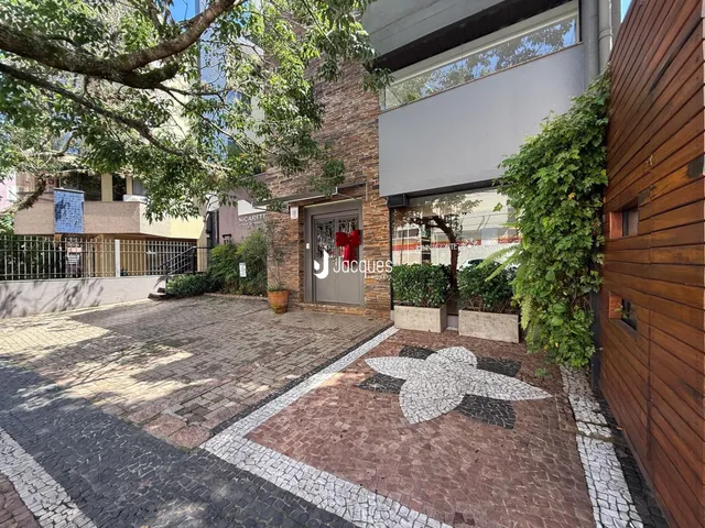 Vista externa da propriedade em Lajeado, Brasil, mostrando a entrada e o pátio.